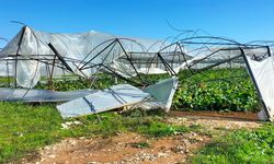 Antalya'da hortum seraları dağıttı