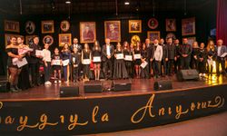 Güzelbahçeli gençler şarkıları Atatürk için söyledi!