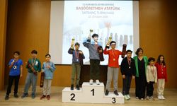 Başkan Kınay satranç turnuvasında konuştu: Yobazlıkları 'şah mat' edeceğiz!