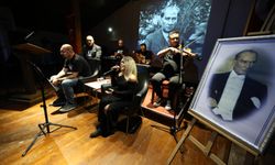 Atatürk, Selçuk'ta şarkılar ve şiirler ile anıldı