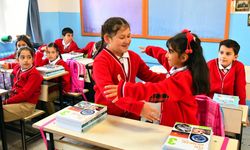 Ara tatil sona erdi: Milyonlarca öğrenci dersbaşı yaptı!