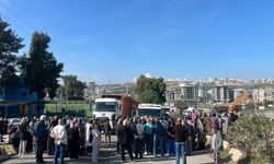Çiğli-Büyükşehir kapıştı, çöp kamyonları konvoy oldu: Harmandalı'da halk sokakta!