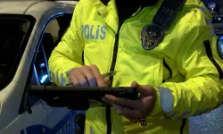 İzmir'de akılalmaz sorumsuzluk: Trafiği tehlikeye attı!