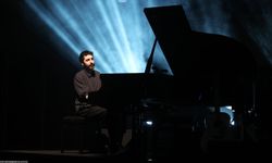 Dünyaca ünlü piyanist İzmir'de ayakta alkışlandı