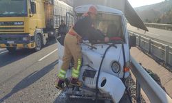 Manisa’da kamyonet ile TIR çarpıştı: 1 yaralı