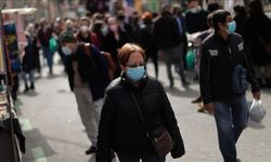Salgın alarmı: İspanya maske ve evden çalışmaya dönüyor