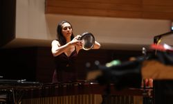 İzmir Devlet Senfoni Orkestrası’na tencere ve tava ile eşlik etti