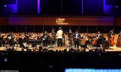 İzmir Oda Orkestrası Latin müzikleriyle dans ettirdi