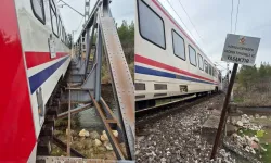 Yaşlı adamın acı sonu: Yolcu treni çarptı!