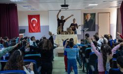 “Kendini Arayan Zürafa” Buca’da miniklerle buluştu