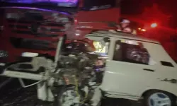 TIR ile otomobil kafa kafaya çarpıştı: 1 ölü, 1 yaralı