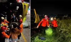 Endonezya'da yolcu otobüsü devrildi: 16 ölü