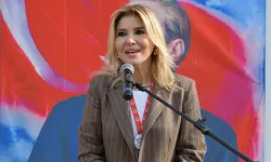 'Başörtülü kadının elini tutmadı' iddiasına yanıt