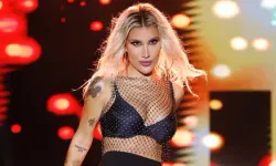 İrem Derici konserinde samimi itiraf: 'Köpek gibi istiyorum'