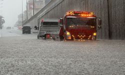 Antalya'da sel baskını... 8 kişi kurtarıldı!