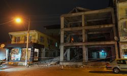 Yıkım sırasında kopan beton parçaları eve zarar verdi!