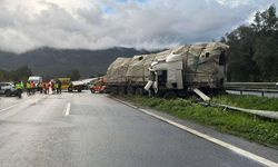 İzmir'de zincirleme trafik kazası: 2'si jandarma 4 kişi yaralandı