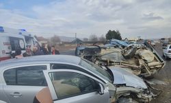 İki otomobilin çarpıştığı kazada 7 yaralı!