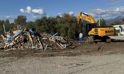 Fethiye'de imara aykırı yapılar yıkılıyor