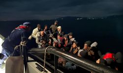 Ölümün kıyısında... 10'u çocuk 37 mülteci kurtarıldı!