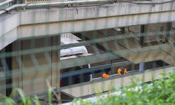 İzmir'de metro raydan çıktı!