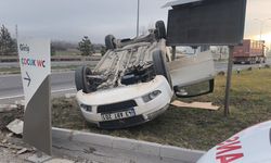 Otomobil tıra çarptı, sürücü yaralı!