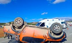 Denizli'de devrilen pikaptaki 2 kişi yaralandı