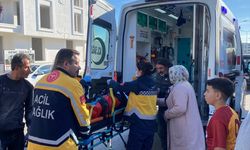 Minibüs ile motosiklet çarpıştı: 1 yaralı!