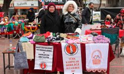 Buca’da yeni yıl pazarına büyük ilgi