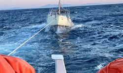 Ege'de sürüklenen tekne kurtarıldı