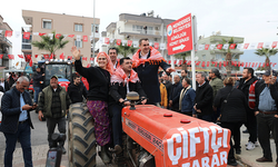 Menderes’te çiftçiler traktörlerle sokağa indi: Eyleme Başkan Çiçek katılmadı!