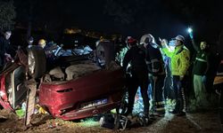 Refüjdeki ağaca çarpıp ters döndü: 1 ölü