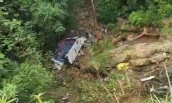 Otobüs uçuruma yuvarlandı: 17 ölü, 20 yaralı