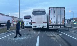 İşçi servisiyle TIR çarpıştı... 3 yaralı