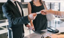 KVKK’dan kritik karar: Oteller kimlik fotokopisi isteyemeyecek