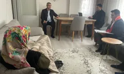 Hakim geldi, mahkeme evin salonuna taşındı