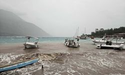 Muğla'da fırtına iskeleleri yıktı