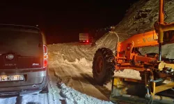 Karda mahsur kalan 13 kişi kurtarıldı