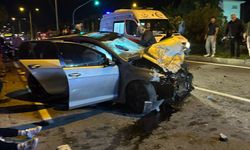 Otomobil ile motosiklet çarpıştı: 1 ölü, 2 yaralı