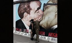 AK Partili meclis üyesinden Berlin’de dudak dudağa!