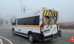 Faciadan dönüldü: TIR öğrenci servisine çarptı!