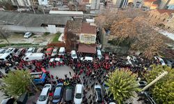 Büyükşehir'de iş bırakma günü... Çıplak maaşa çıplak ayak yürüyüşü!