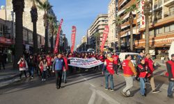 Büyükşehir eylemleri üçüncü gününde: Başkan Tugay'a 'diyalog' çağrısı!
