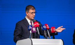 Başkan Tugay AK Partili Kaya’yı hedef aldı… Elinde bardakla olmaz, şehre bir gram hizmet etmedin!