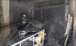 Kaporta boya dükkanında yangın: 4 araç küle döndü