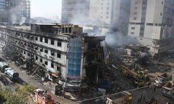 Pakistan'da alışveriş merkezinde yangın: Ölü sayısı 71'e yükseldi