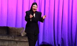 Yasemin Sakallıoğlu, İzmirlileri kahkahaya boğdu