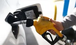 Benzine bir zam daha geldi: Litre fiyatı 55 TL'yi aştı!