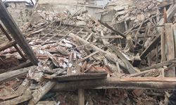 Ahşap ev çöktü: Enkaz altında kalan 1 kişi yaralandı!