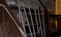 Aydın’da fırtınada çatılar uçtu, ağaçlar devrildi